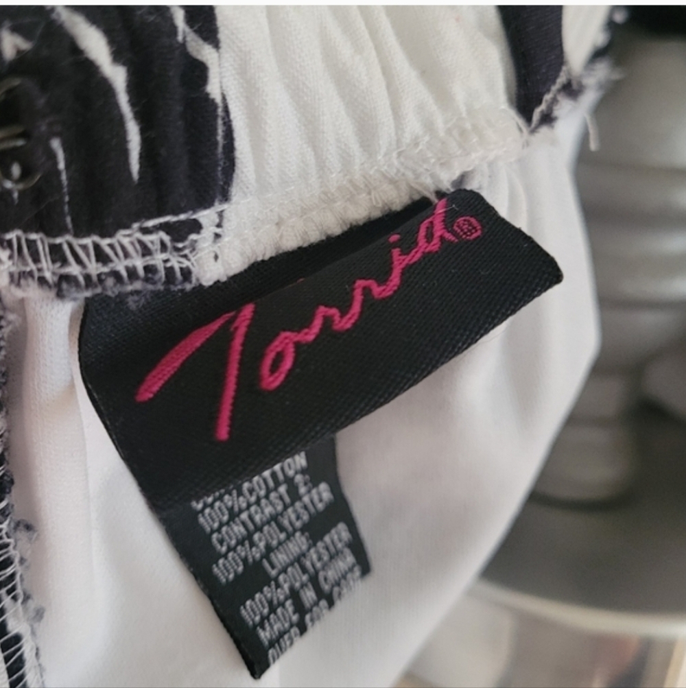 TORRID Rose Pattern Black White Dress Plus Size 14 - Picture 7 of 8